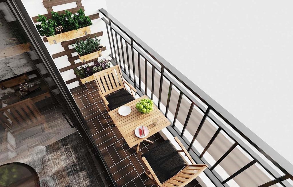 Ban công căn hộ 54m2 với cây xanh và bàn ghế thư giãn