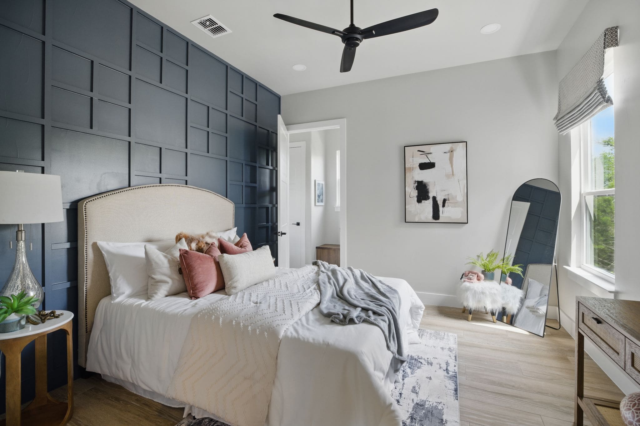 Cách trang trí phòng ngủ 12m2 đẹp, tối ưu