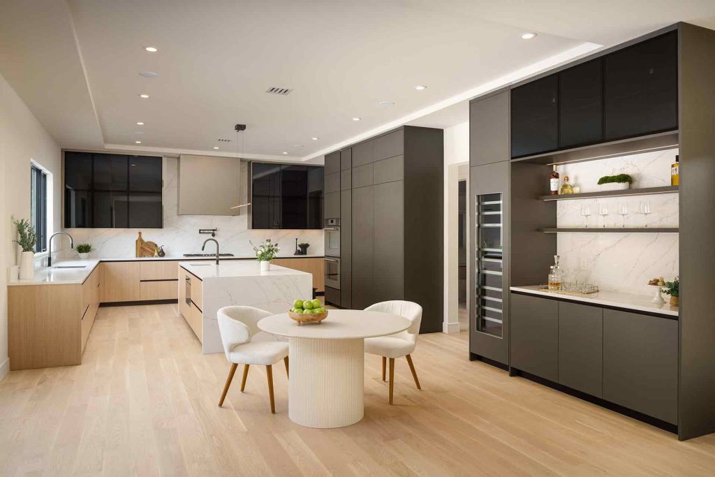 Thiết kế nội thất phòng bếp căn hộ 120m2