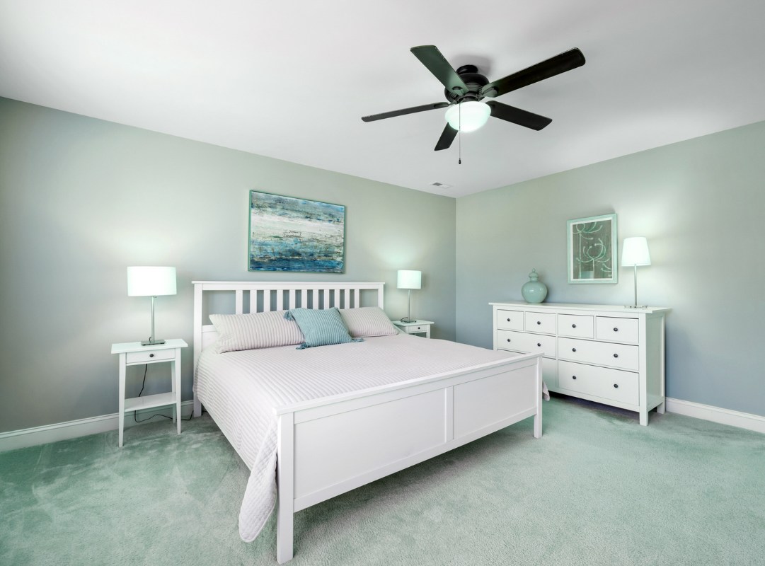 Ý tưởng thiết kế phòng ngủ màu xanh ngọc sang trọng, thư giãn