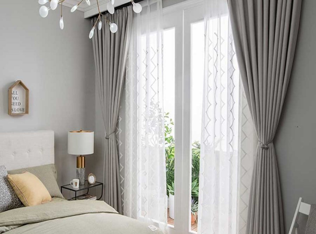 Top 25 Mẫu phòng ngủ có rèm cửa sổ đẹp, tinh tế và hiện đại