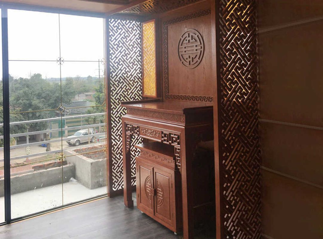 Mẫu phòng khách có bàn thờ hợp phong thủy, tiết kiệm diện tích