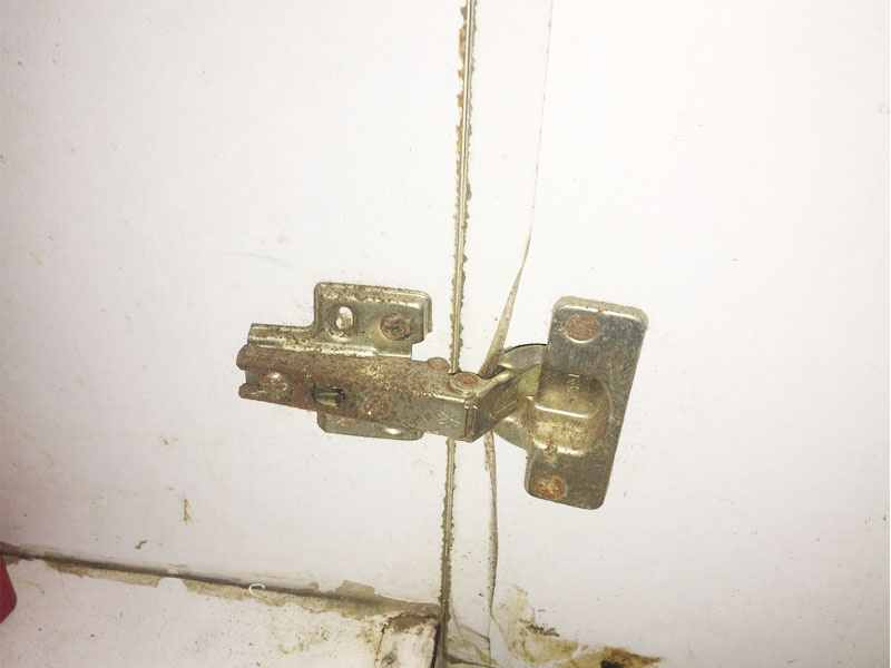 VÌ SAO NỘI THẤT MỚI SỬ DỤNG 1 THỜI GIAN ĐÃ CONG VÊNH, BONG TRÓC?