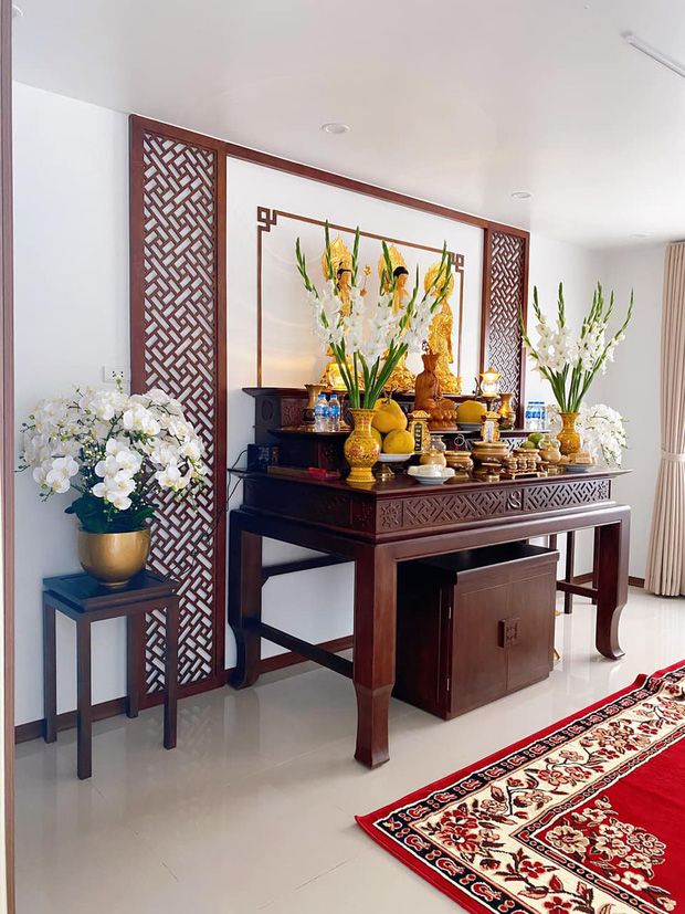 Trình bày lễ, hoa quả vừa đủ