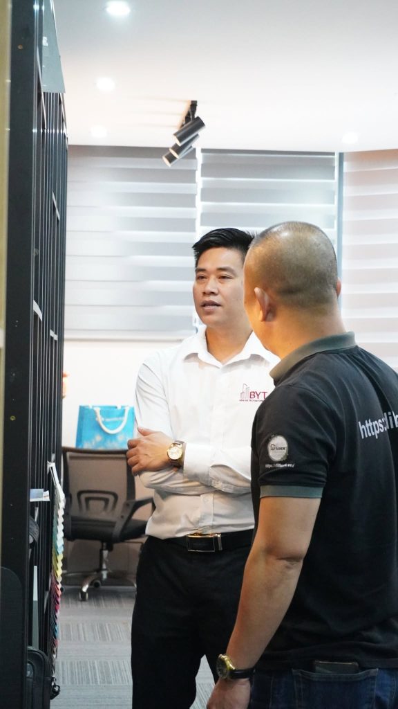 LỰA CHỌN VẬT LIỆU NỘI THẤT: VÌ SAO NÊN XEM MẪU THỰC TẾ TRƯỚC KHI THI CÔNG?